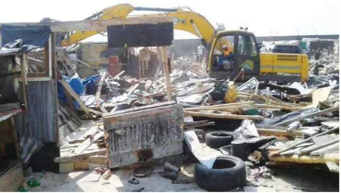 Government Pulls Down Buildings at American house-  Adjiringanor Road