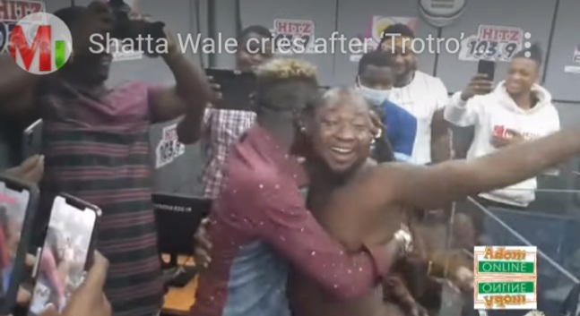 Trotro Driver Left Passengers Stranded Just to meet Shatta Wale on Hitz FM