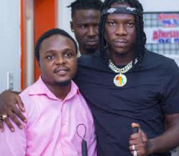 Stonebwoy donates white canes to blind community in Kumasi
