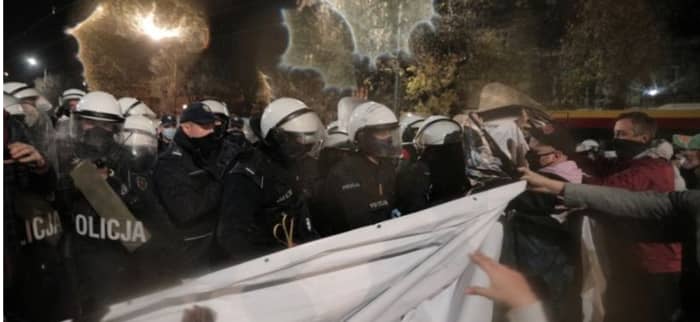 Poland abortion ruling: Police use pepper spray against protesters.