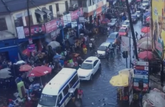 Breaking: Makola Flooded After The Heavy Rainfall (Video)
