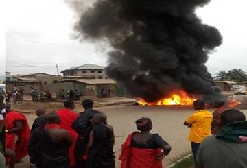 ELECTION 2020 : Kwesimintim Residents Block Roads Over Poor Roads