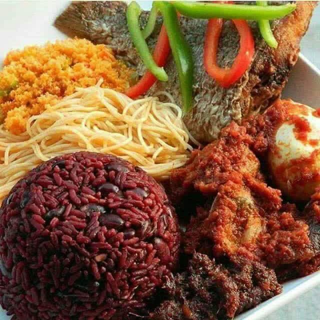 Loyal consumers of ”Waakye & Banku” unhappy about the drastic reduction in quantity as sellers attribute it to the high price of beans and maize + Voice