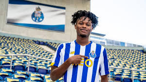 Kevin-Prince Boateng congratulates Manuel Locatelli after sealing Juventus move