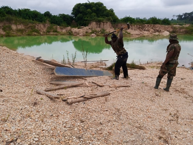 Soldiers-fighting-galamsey